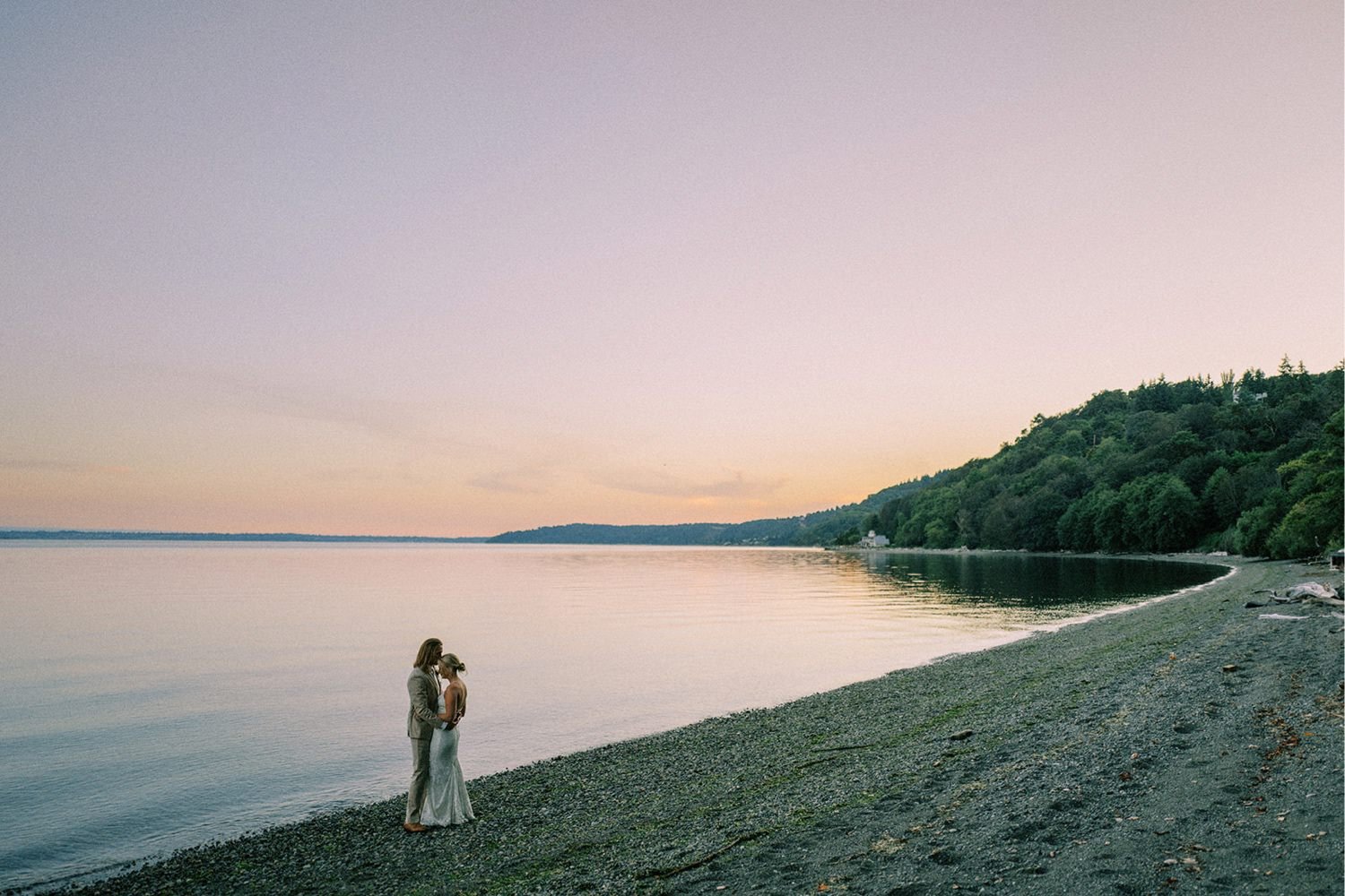 083_Best Seattle wedding venue with view of Mt Rainier at Vashon Field and Pond.jpg