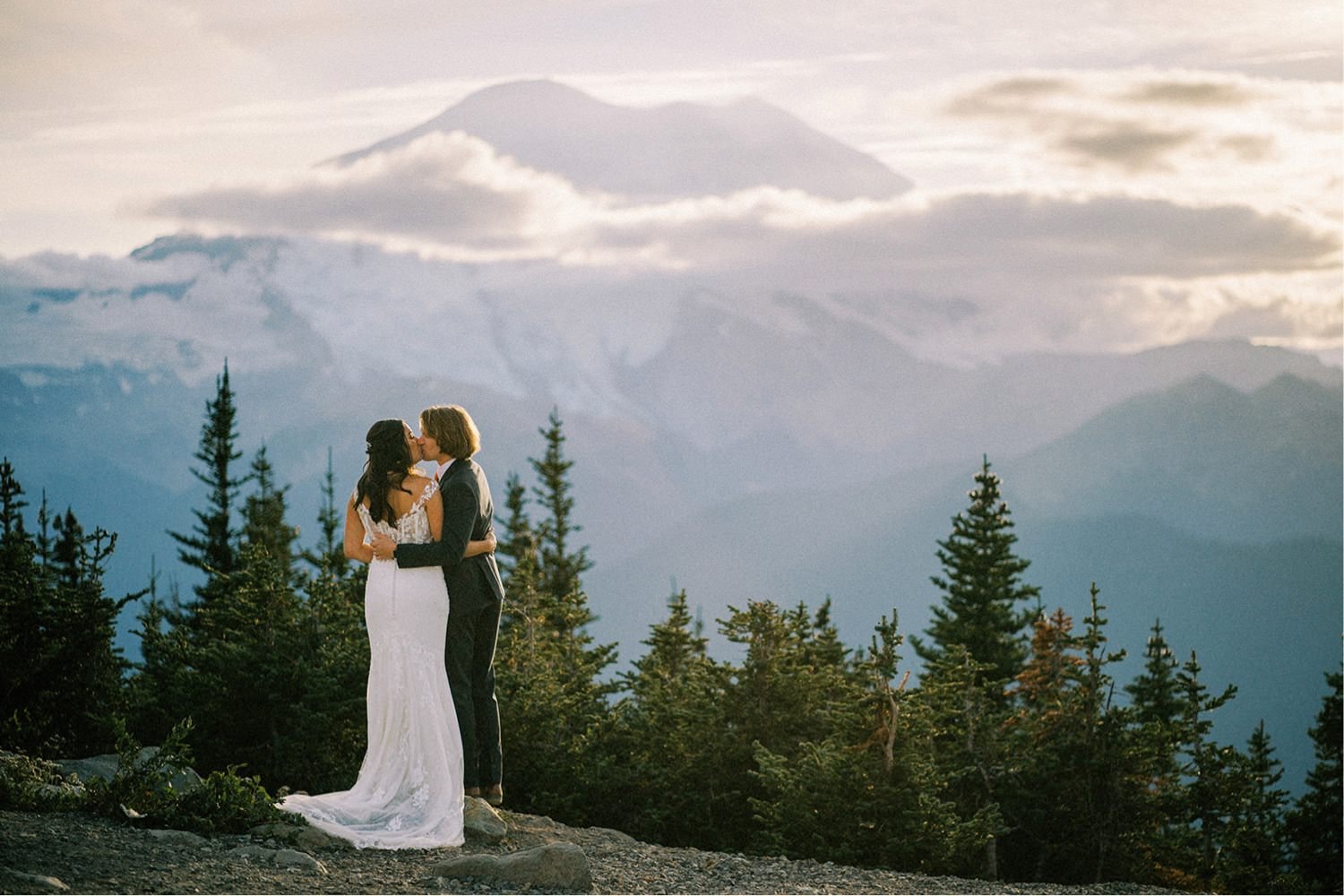 142_Crystal Mountain Resort wedding photos on a mountaintop.jpg