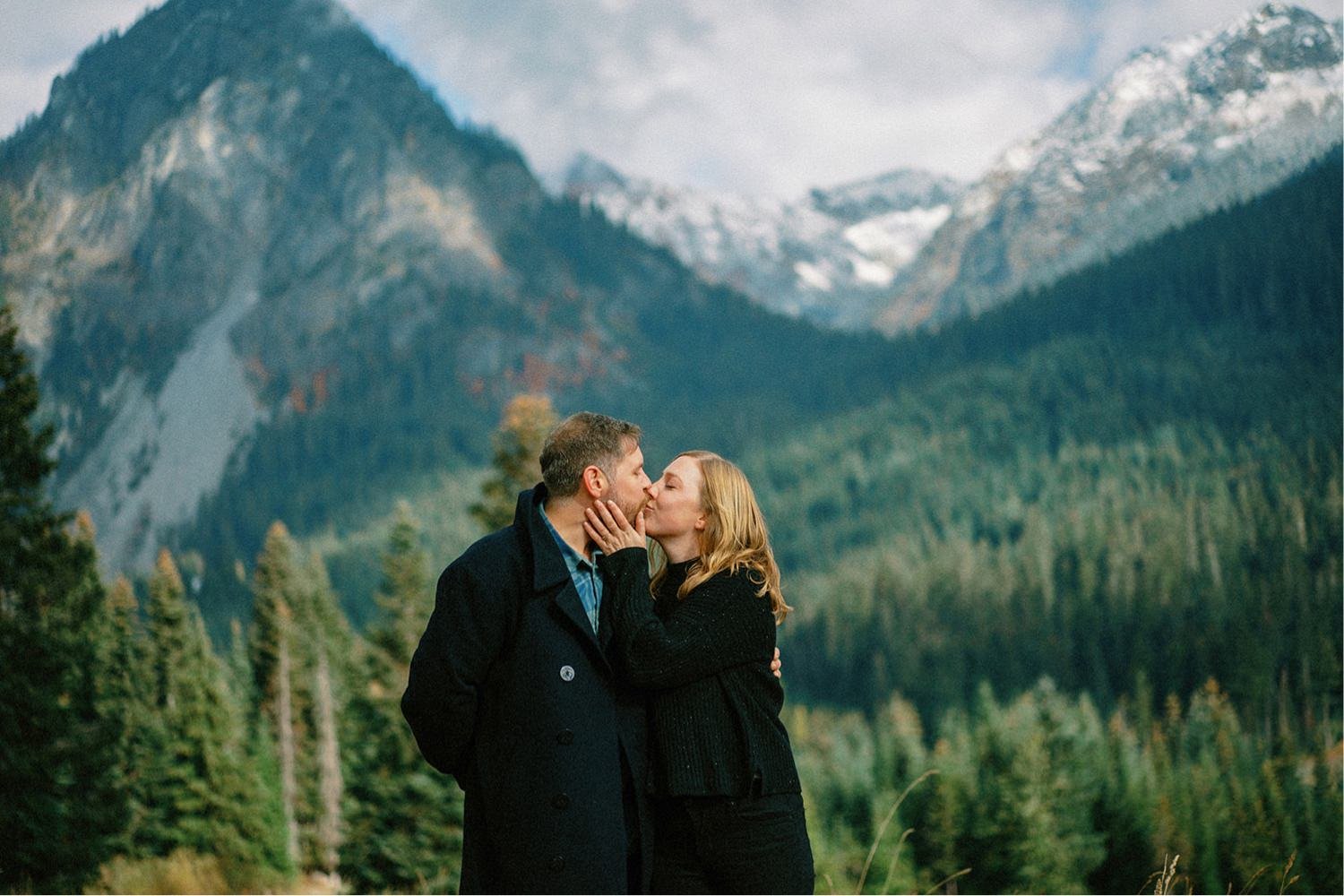 148_snoqualmie pass engagement session.jpg