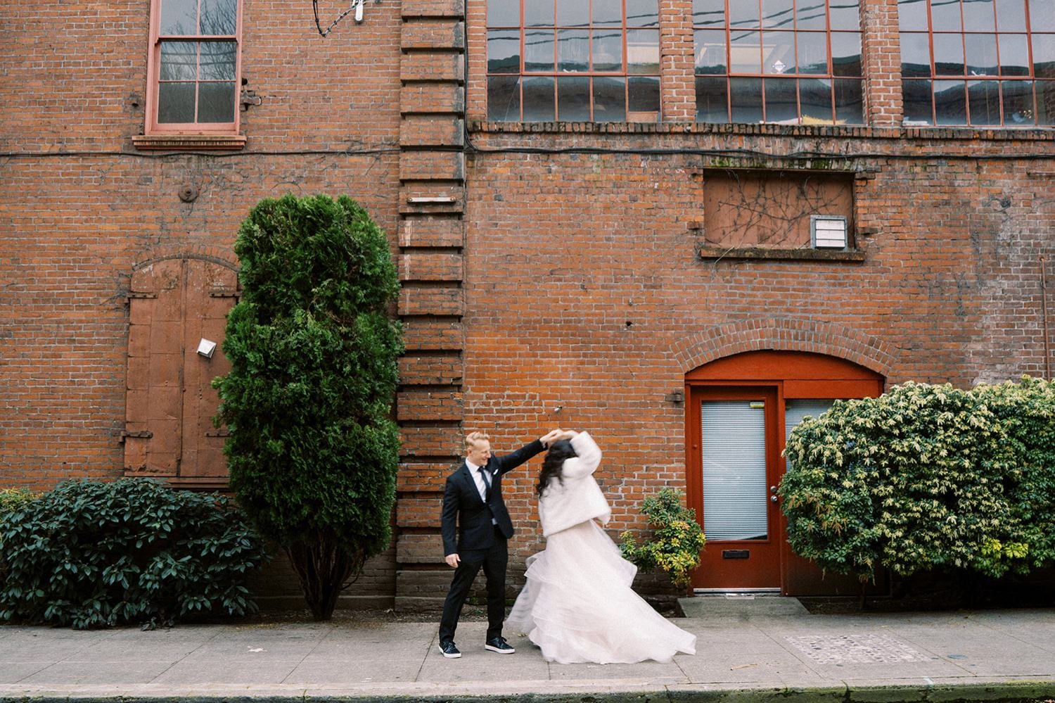 213_Fall wedding photos in downtown Portland by Oregon wedding photographer Ryan Flynn.jpg