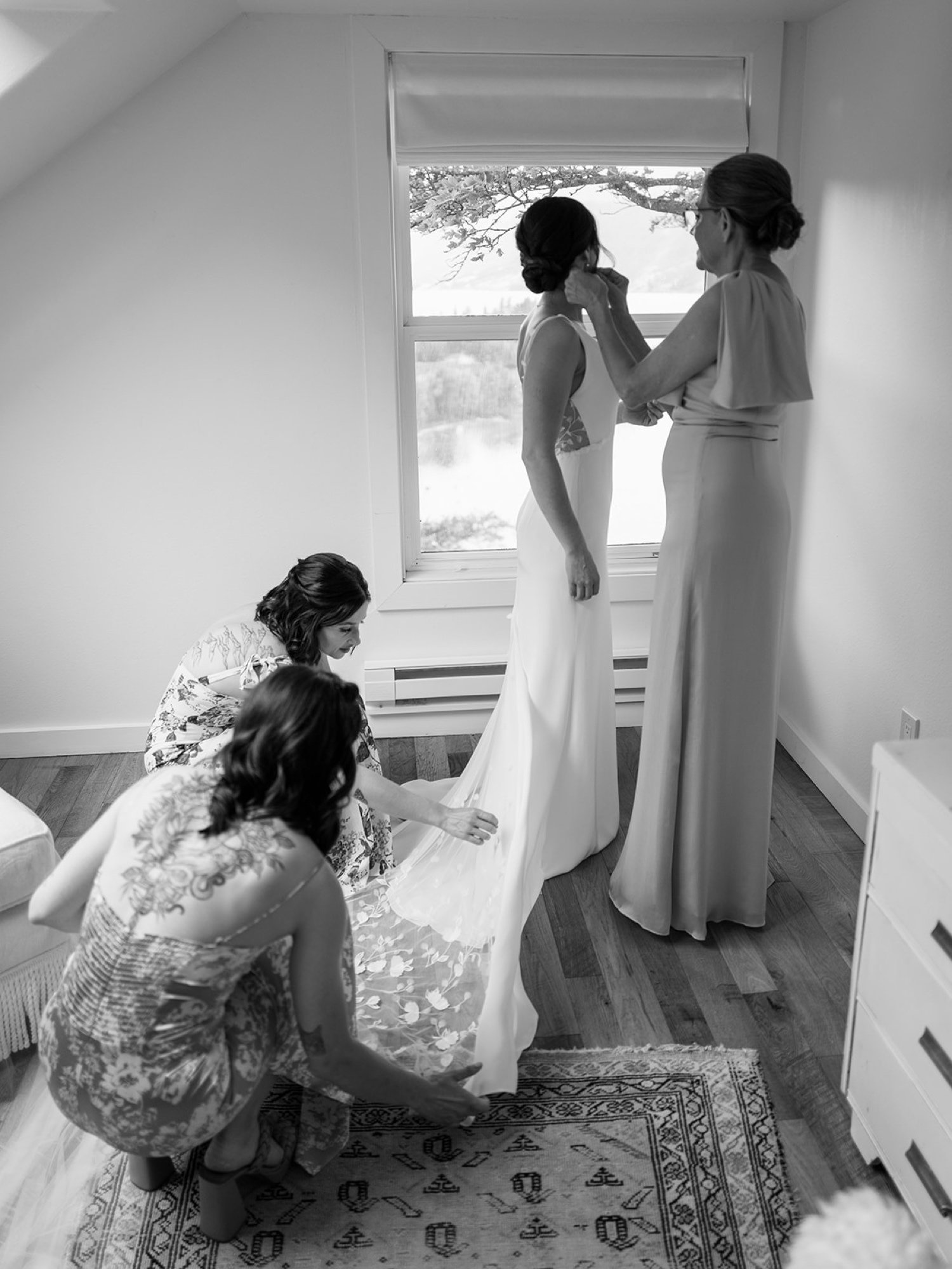 033_Griffing House wedding in Hood River by fine art Portland wedding photographer Ryan Flynn.jpg