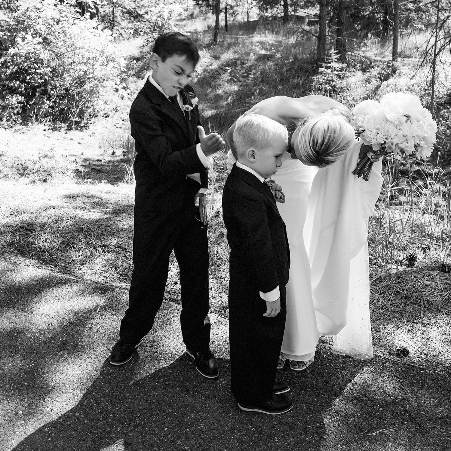 042_funny black and white moments with kids at weddings in Suncadia resort.jpg