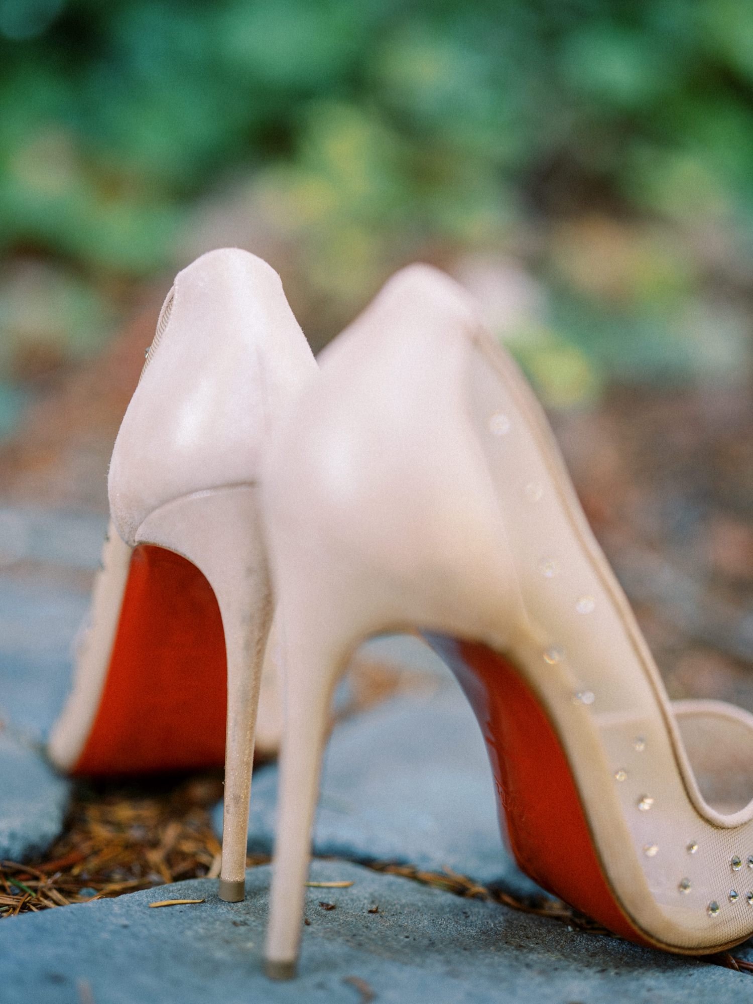 012_A colorful PNW outdoor wedding at the Captain Whidbey Inn, with Clutch Events and Ryan Flynn Photography.jpg