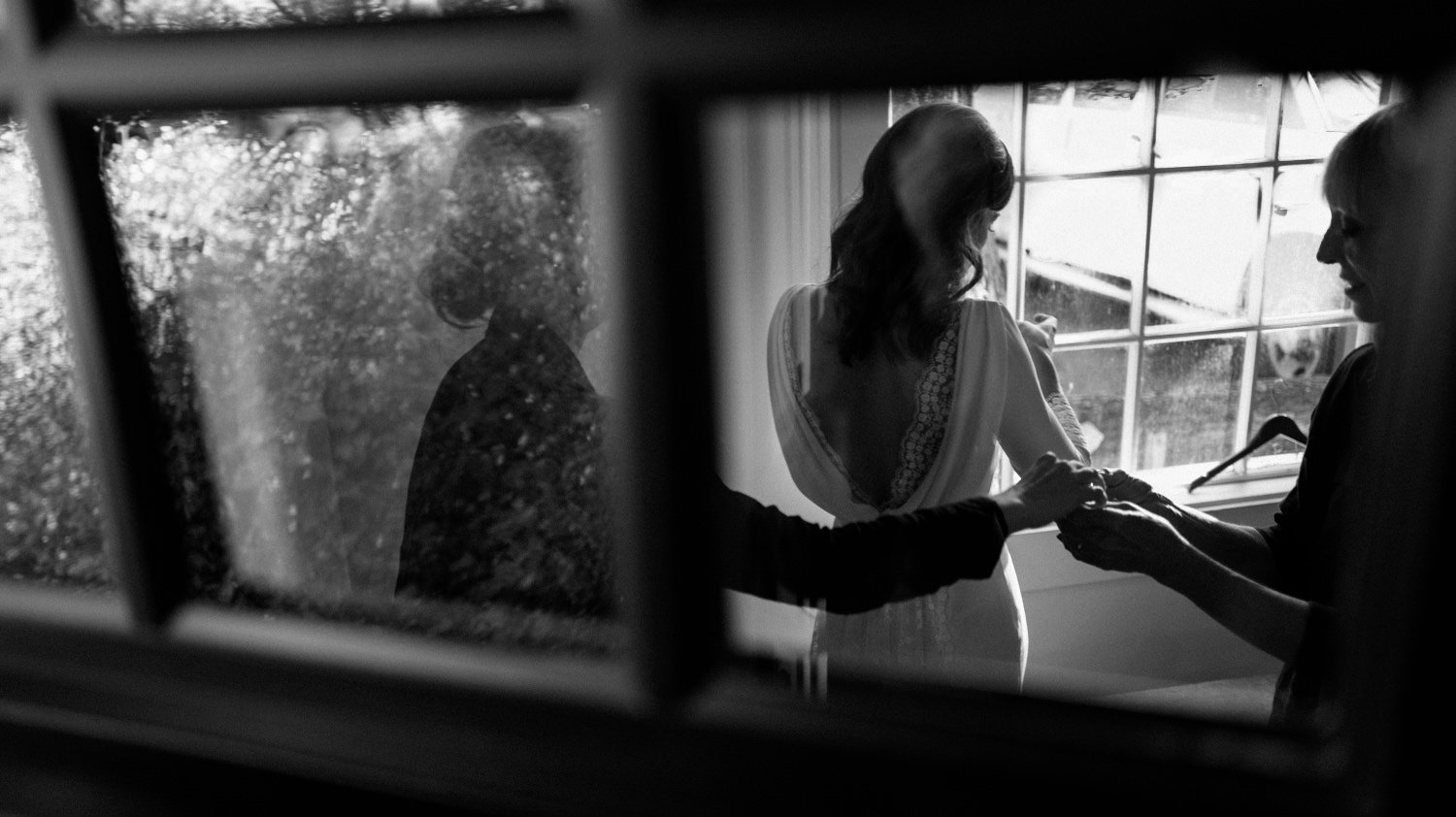019_A colorful PNW outdoor wedding at the Captain Whidbey Inn, with Clutch Events and Ryan Flynn Photography.jpg