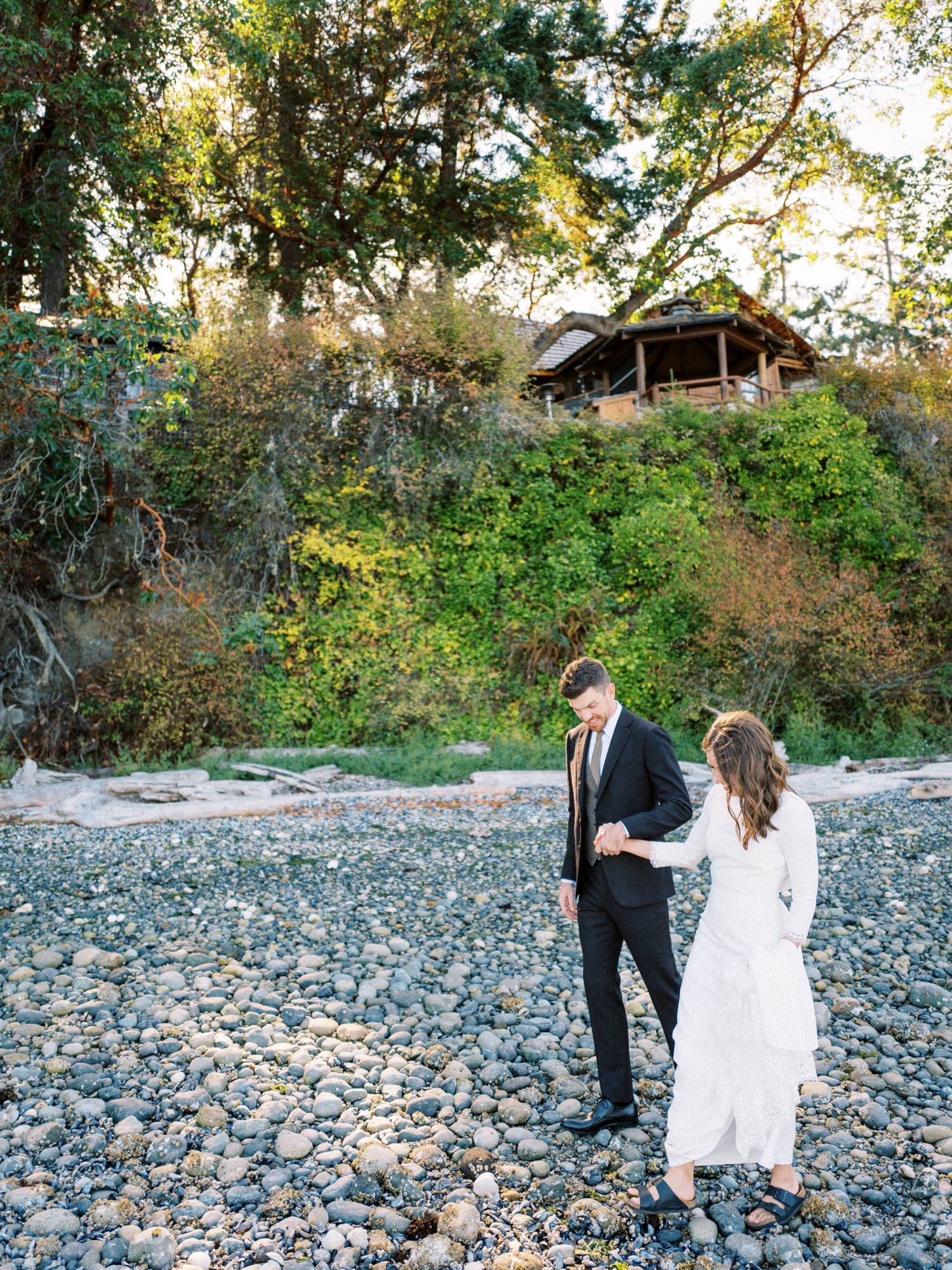 058_A colorful PNW outdoor wedding at the Captain Whidbey Inn, with Clutch Events and Ryan Flynn Photography.jpg