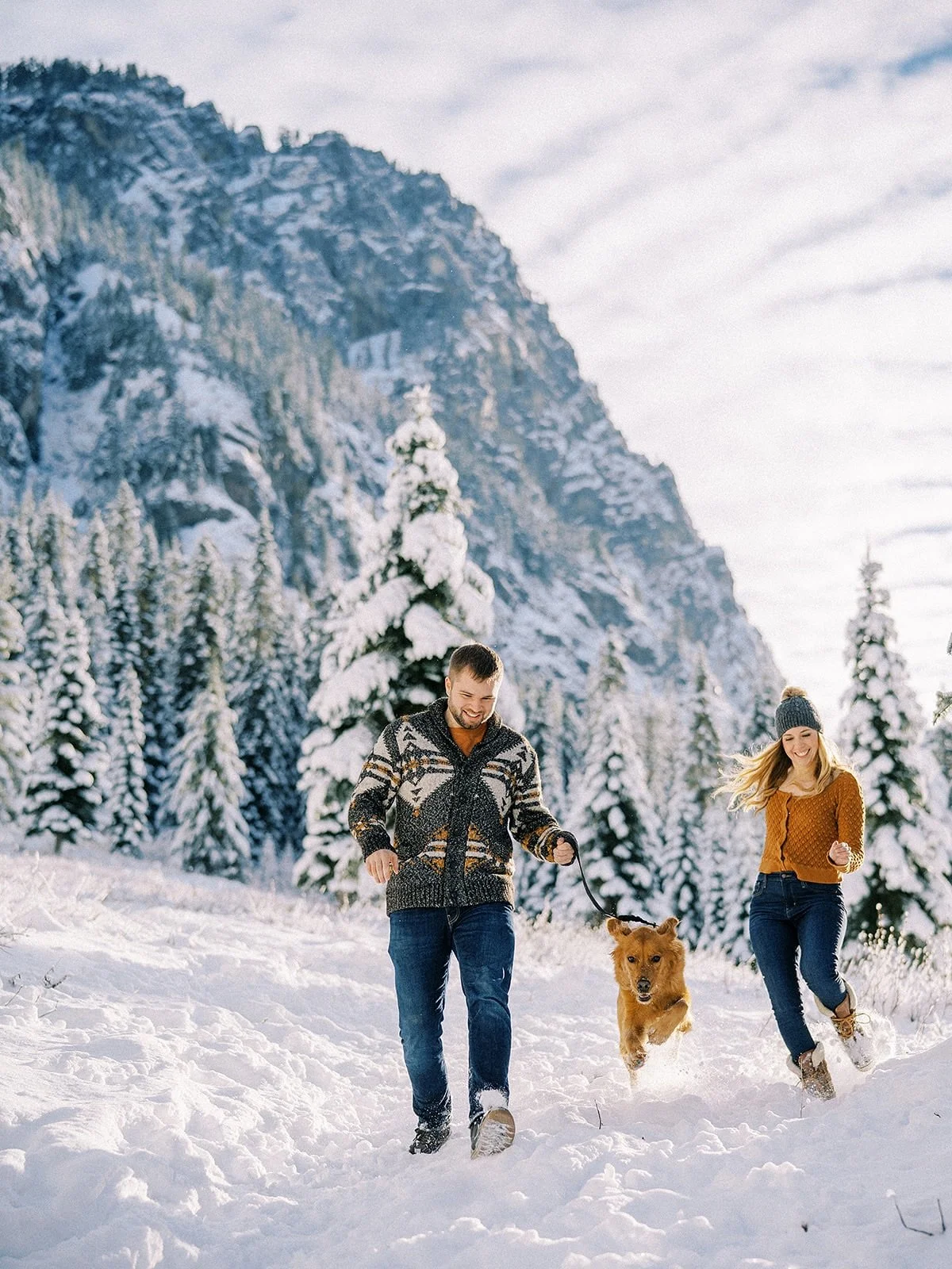 Just up here wishing there was snow like this on the ground to go photograph people in. If anyone sees winter, can they send it up to the PNW? Thx.
.
.
.
#seattleweddingphotographer #snoqualmiesummit #adventureelopementphotographer #seattleelopementp