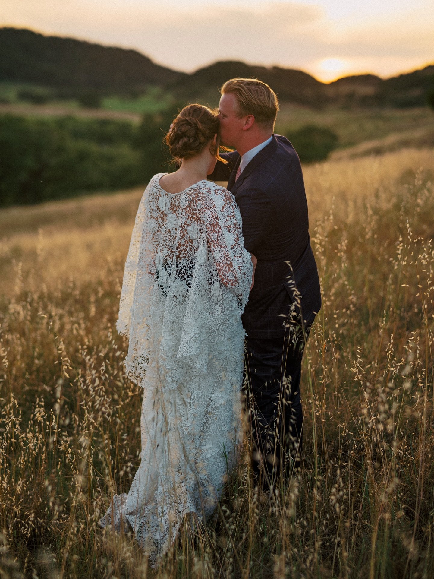California hills, California light&hellip; take me back. 
.
At the beautiful Santa Lucia Preserve.
.
.
.
#carmelweddingphotographer #santaluciapreserve #californiaweddingphotographer #seattleweddingphotographer