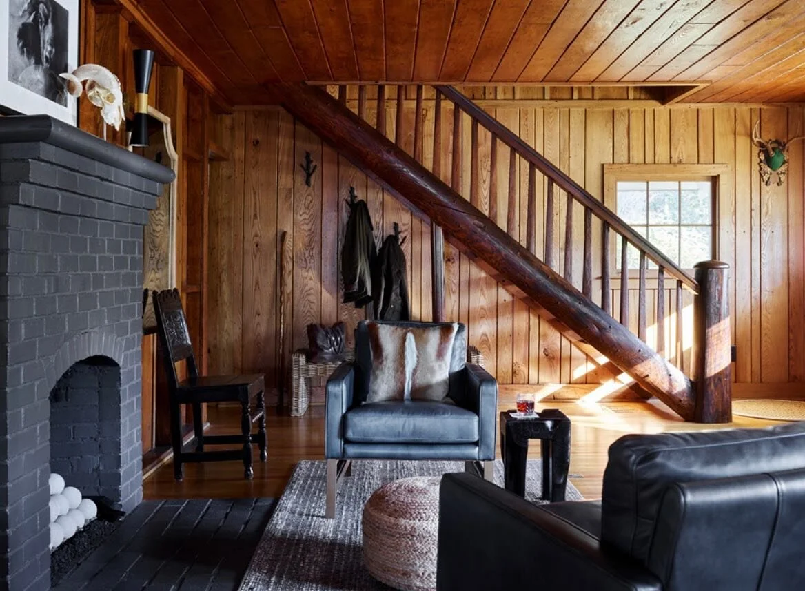 Quiet mornings in the mountains 🏔  #spellacyschroederinteriors #mountainlife #morninglight #highlands #emilyfollowillphotography 📸