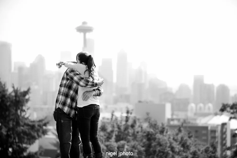 engagement-kerry-park-seattle-space-needle-down-hugging-4.jpg