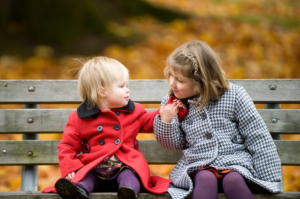 1.2.portrait-sisters-park-bench-fall-leaves-seattle.jpg