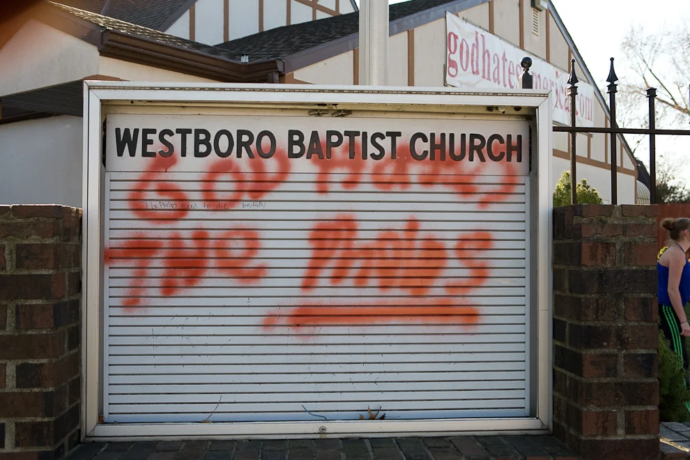 westboro-church-god-hates-the-phelps.jpg