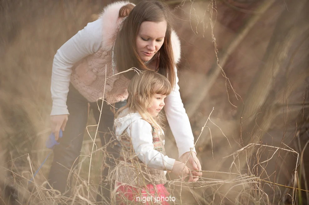 candid-portrait-young-mother-playing-with-3-year-old-daughter-seattle.jpg