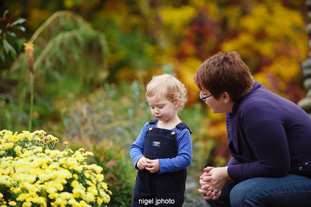 little-girl-fall-colors-seattle-eastide-photography.jpg