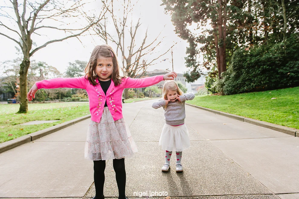 young-sisters-goofy-seattle-eastside-family-photos..jpg