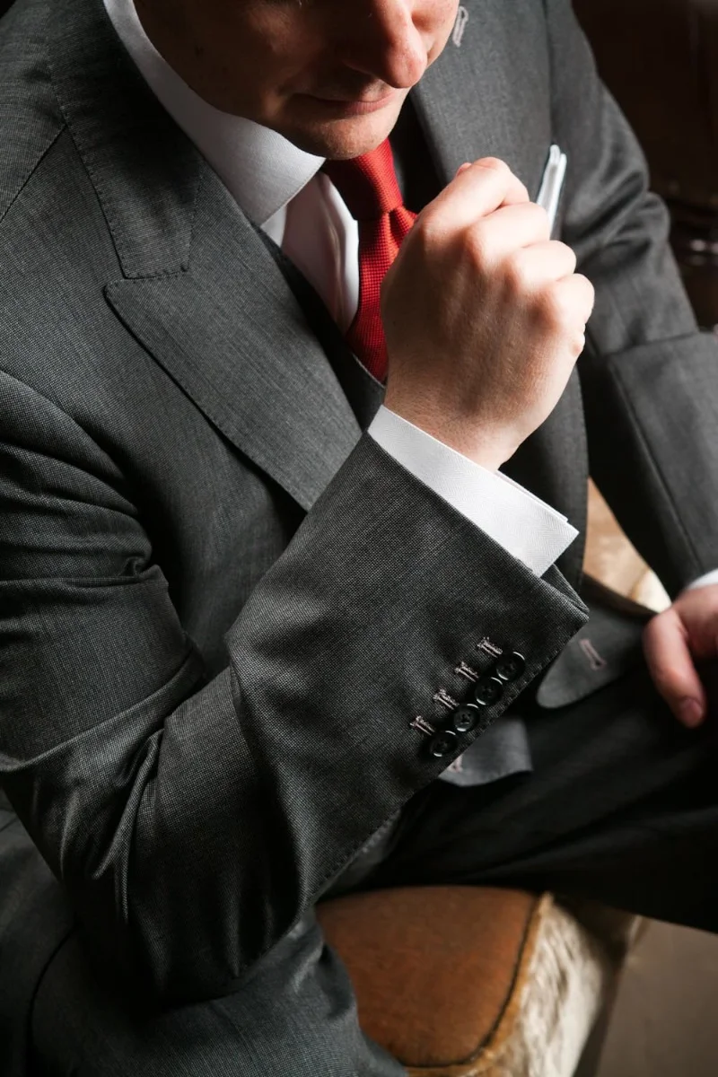 077000-wedding-suit-prphotog-014web.jpg