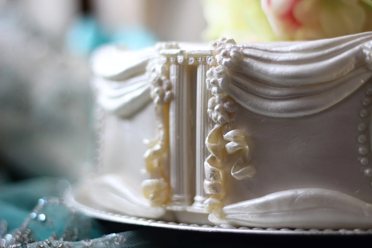 089000-dress-cake-anniv-139web.jpg