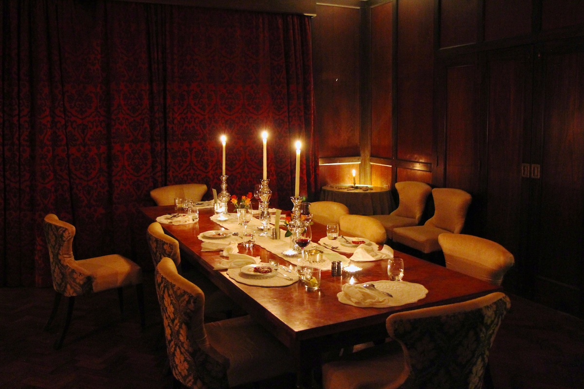 420012GiraffeManor-520web.jpg