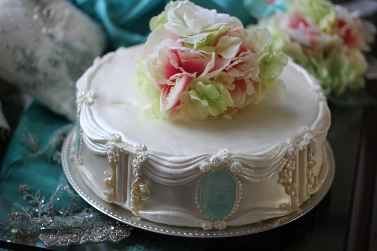 715000-dress-cake-anniv-144web.jpg