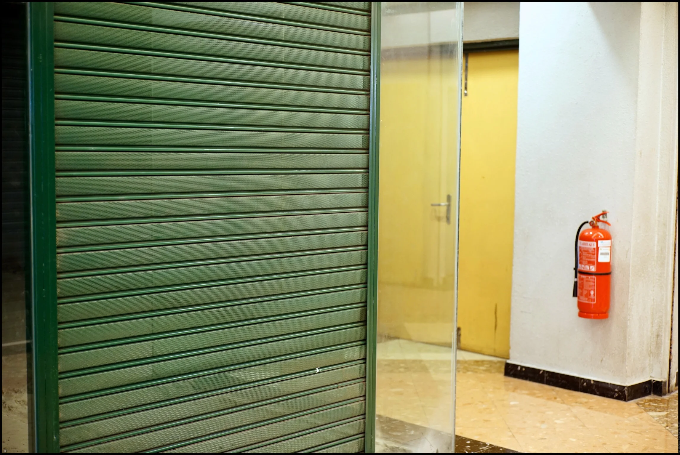 While quite a number of the upper floor shops were left vacant