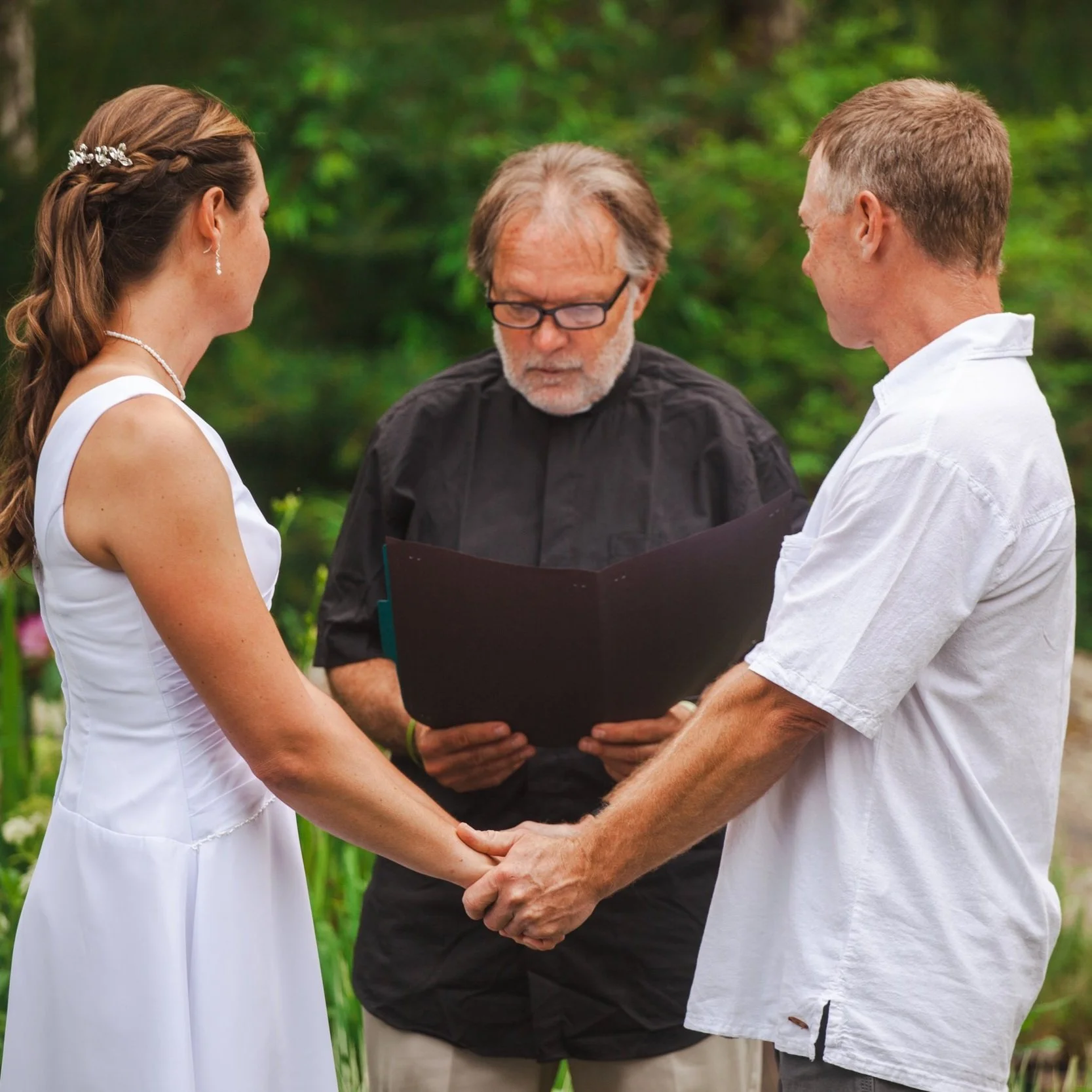 How to Make Your Officiant Official in Rhode Island | Providence Wedding Photographer
