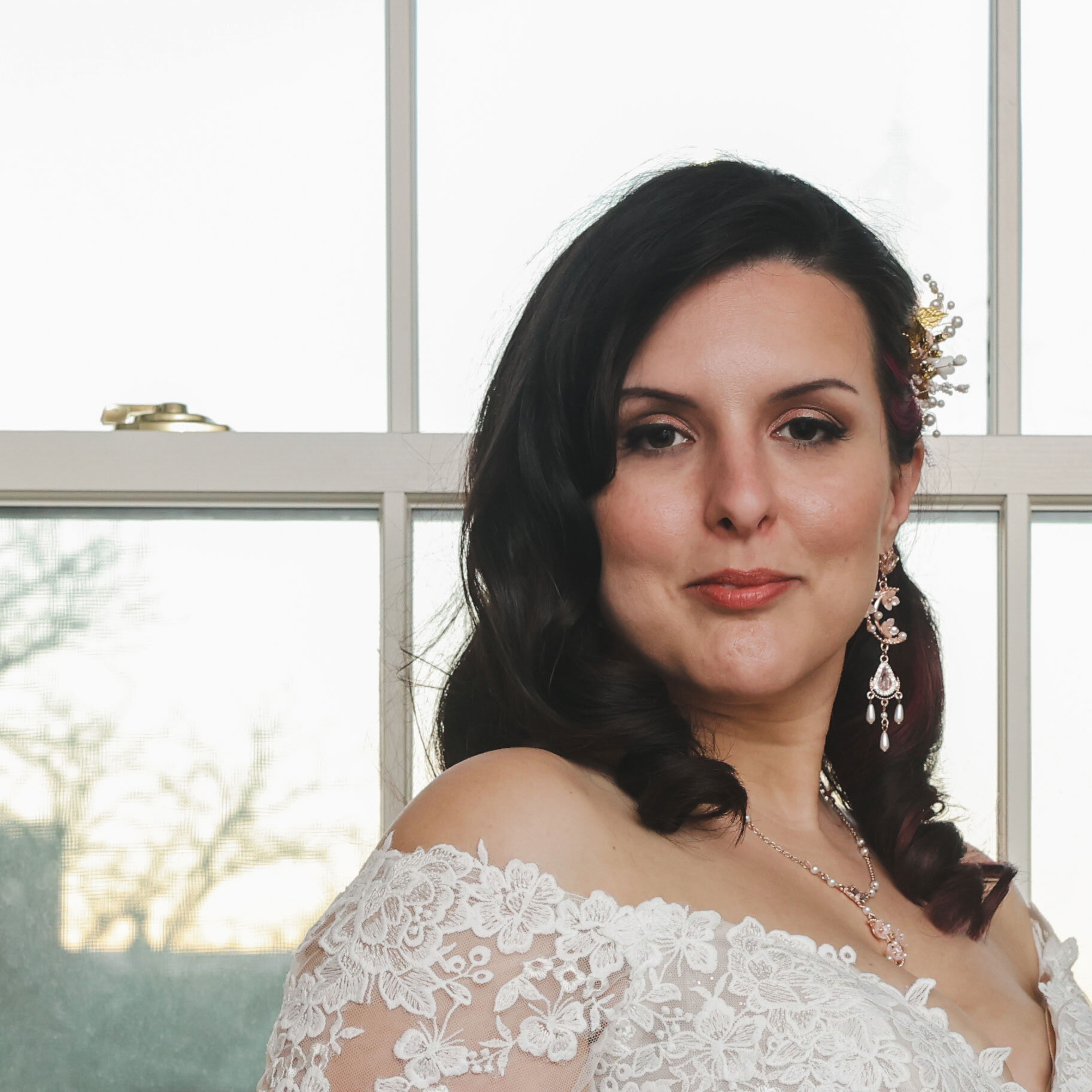 In the spotlight we have our lovely bride Kara, and you can't see the chaos around as she gets ready for her wedding day. It's always a challenge to find these aesthetic angles and bits of isolation in a frenetic environment like a bridal party getti