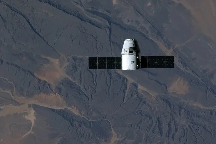 Photos of Successful SpaceX Dragon - ISS Docking