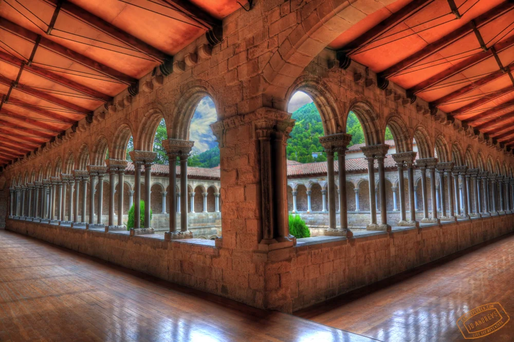 Cloister_Monastery_Santa_Maria_de_Ripoll_Ripolles_Spain.jpg