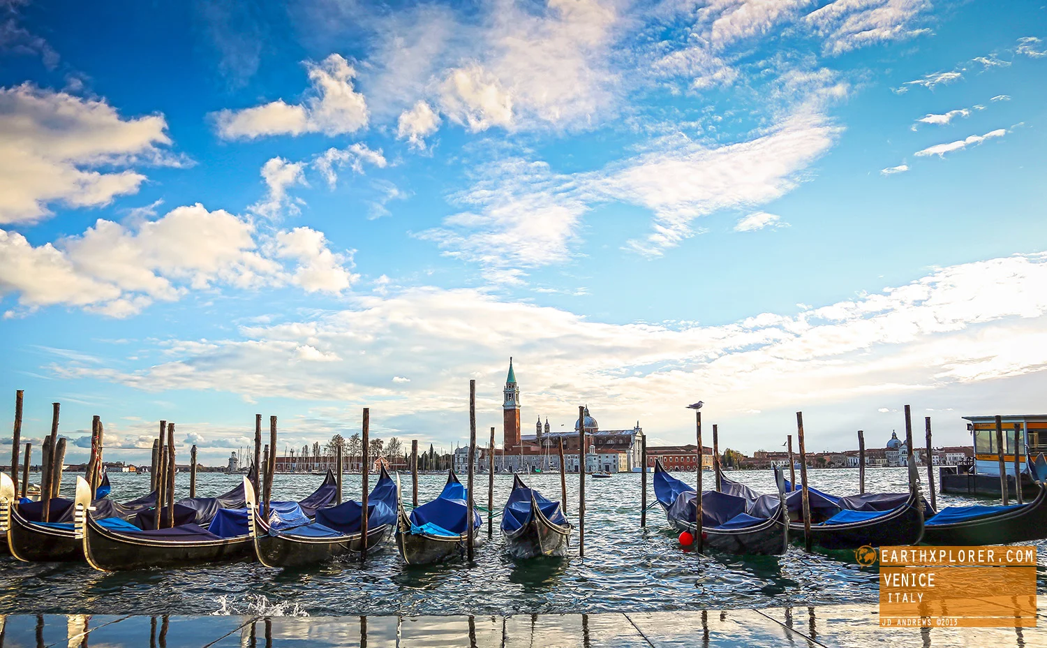 Gondolas are handmade using 8 different types of wood (fir, oak, cherry, walnut, elm, mahogany, larch & lime) and are composed of 280 pieces.