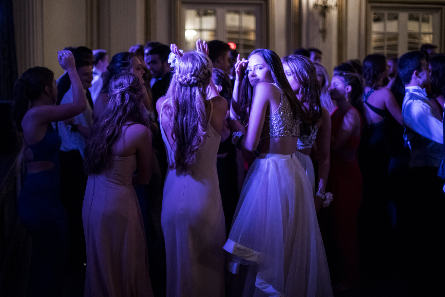 1008312743+MA_NEE_prom1.jpg