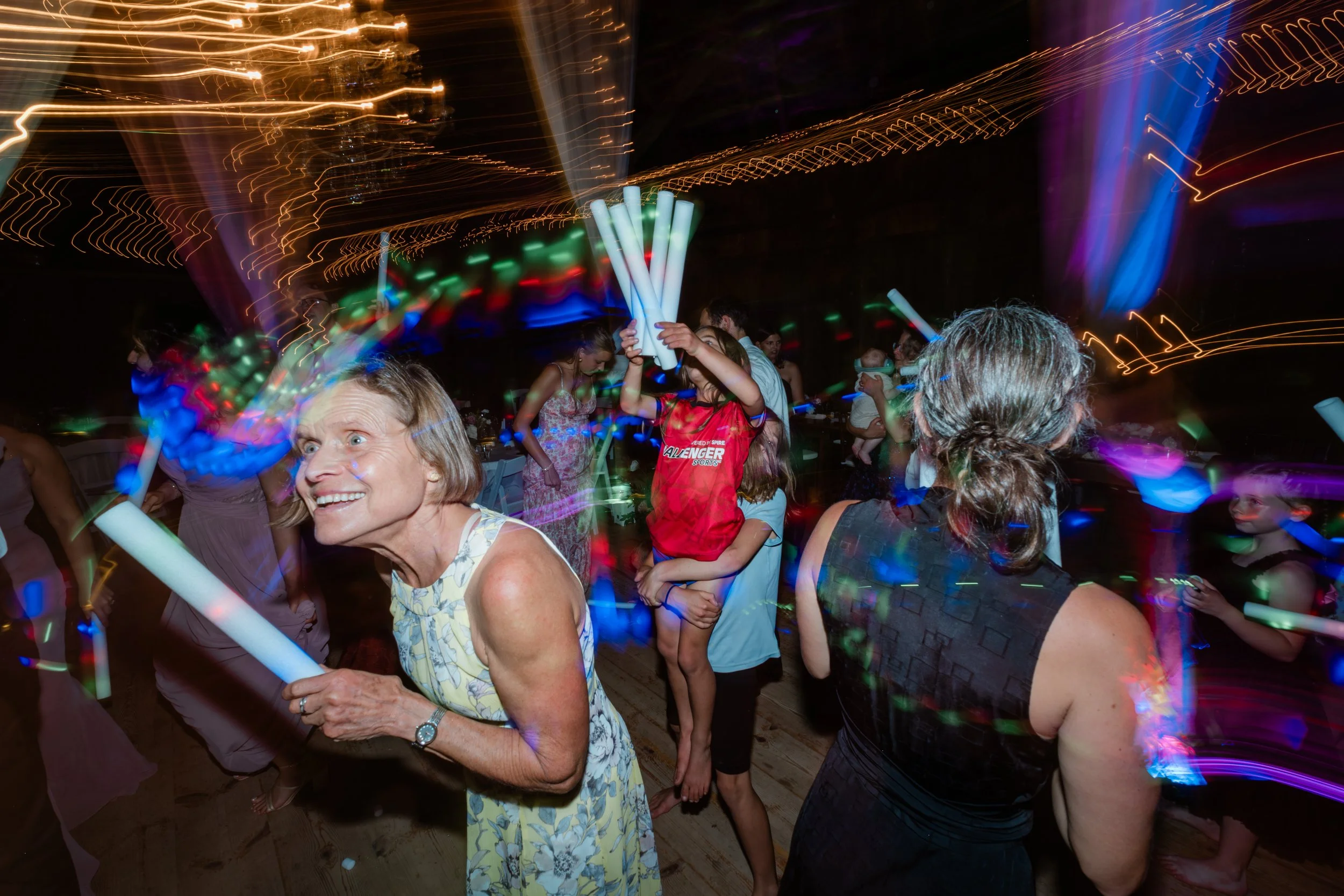 How I Create Dynamic Wedding Dance Floor Photos With Slow Shutter Speeds and Flash