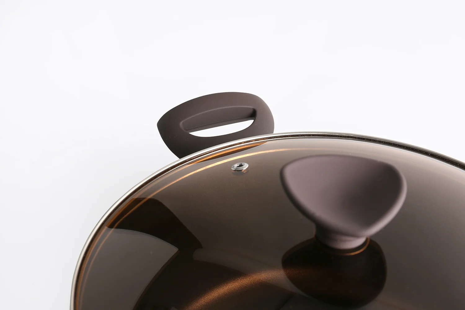 Glass lids and bakelite accessories detail.