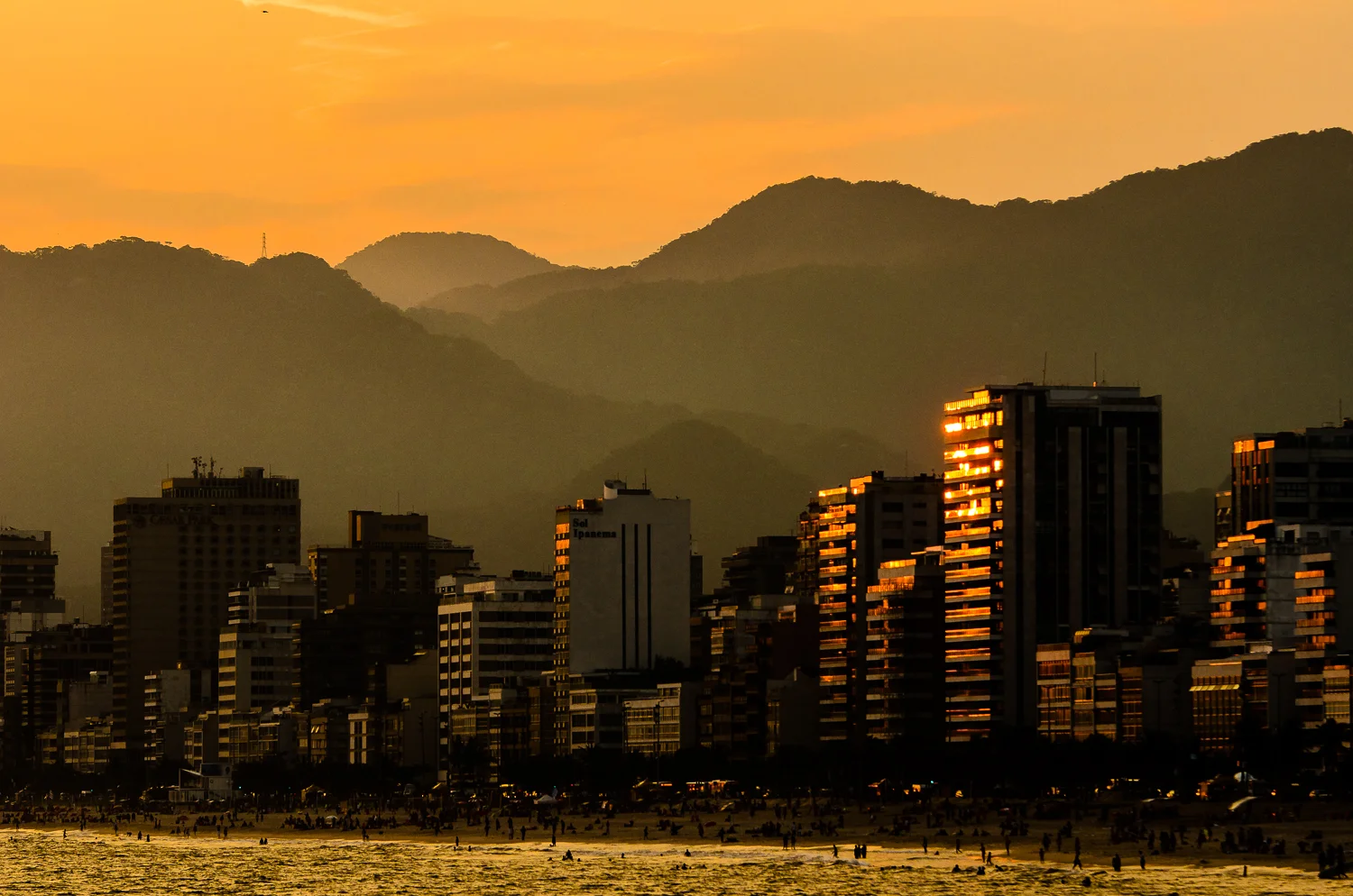 Sol nos prédios de Ipanema