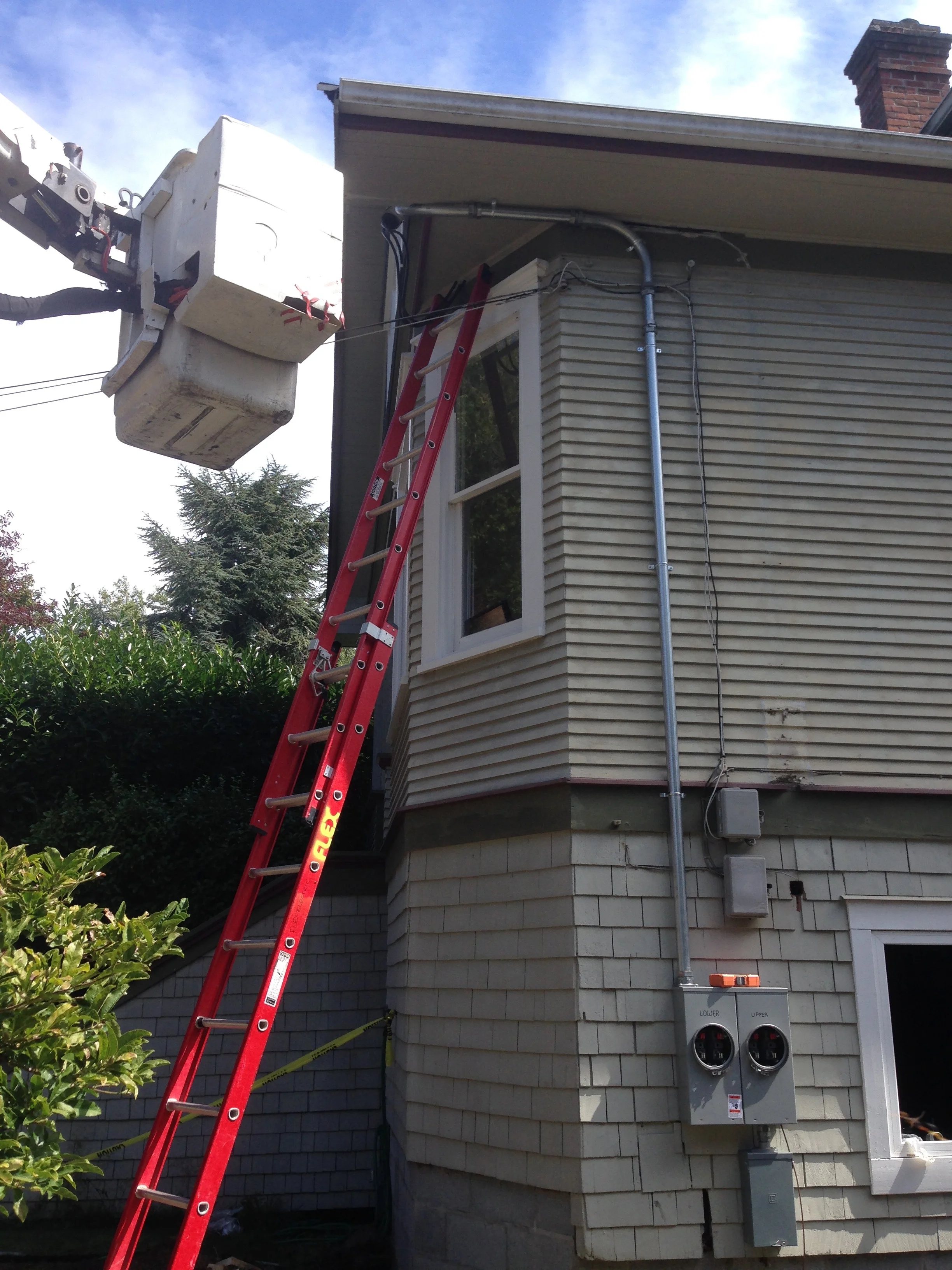 200 amp service upgrade and duplex meter base install in Fernwood ...