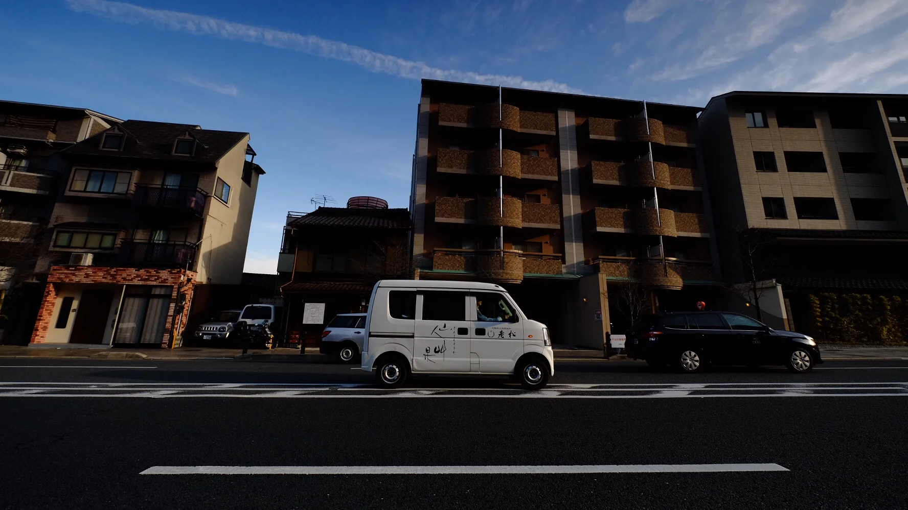 日本到處都是這樣的小車,看起來像卡通車醬。