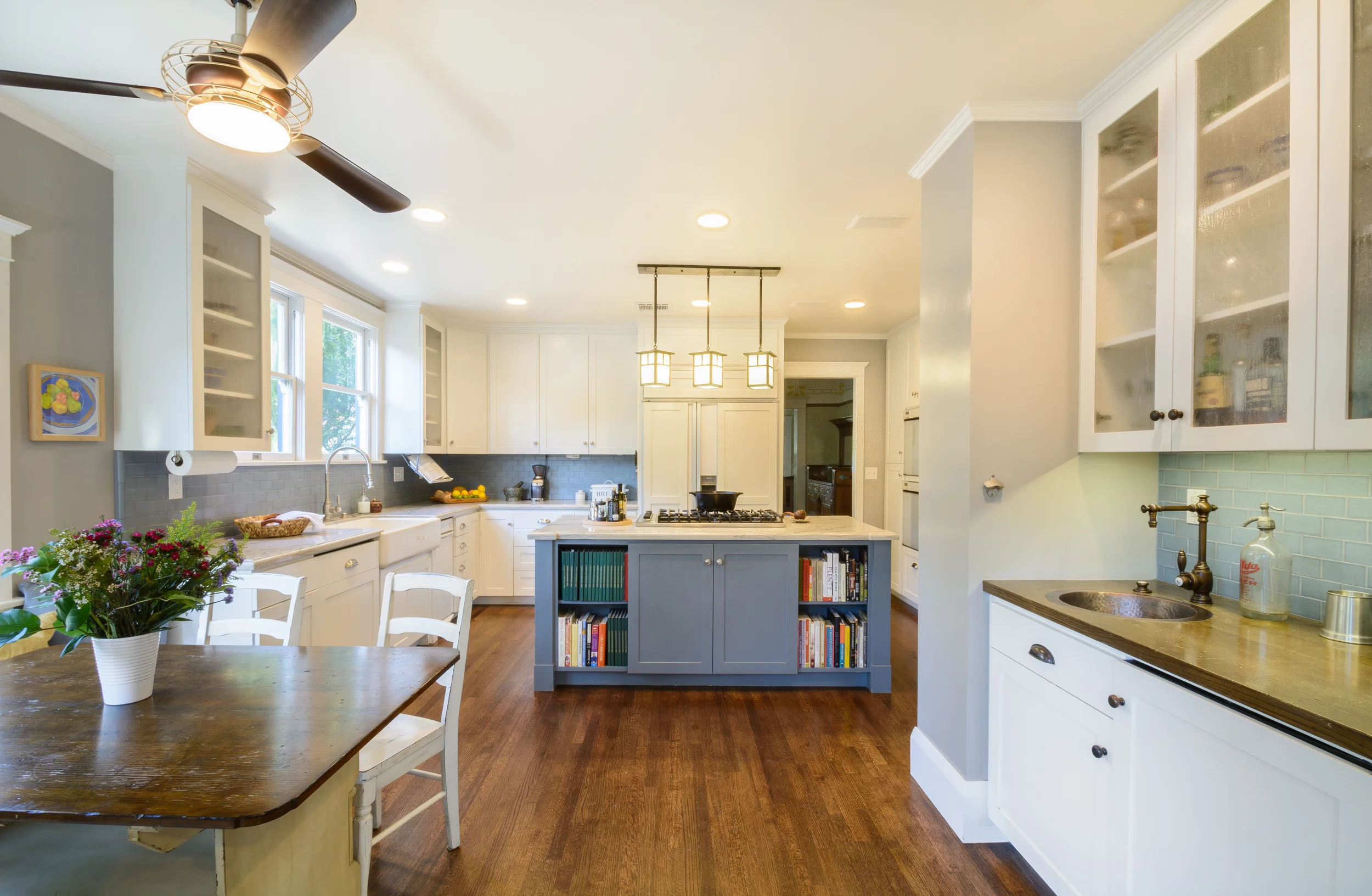 Craftsman kitchen jewel: bright, warm and soothing