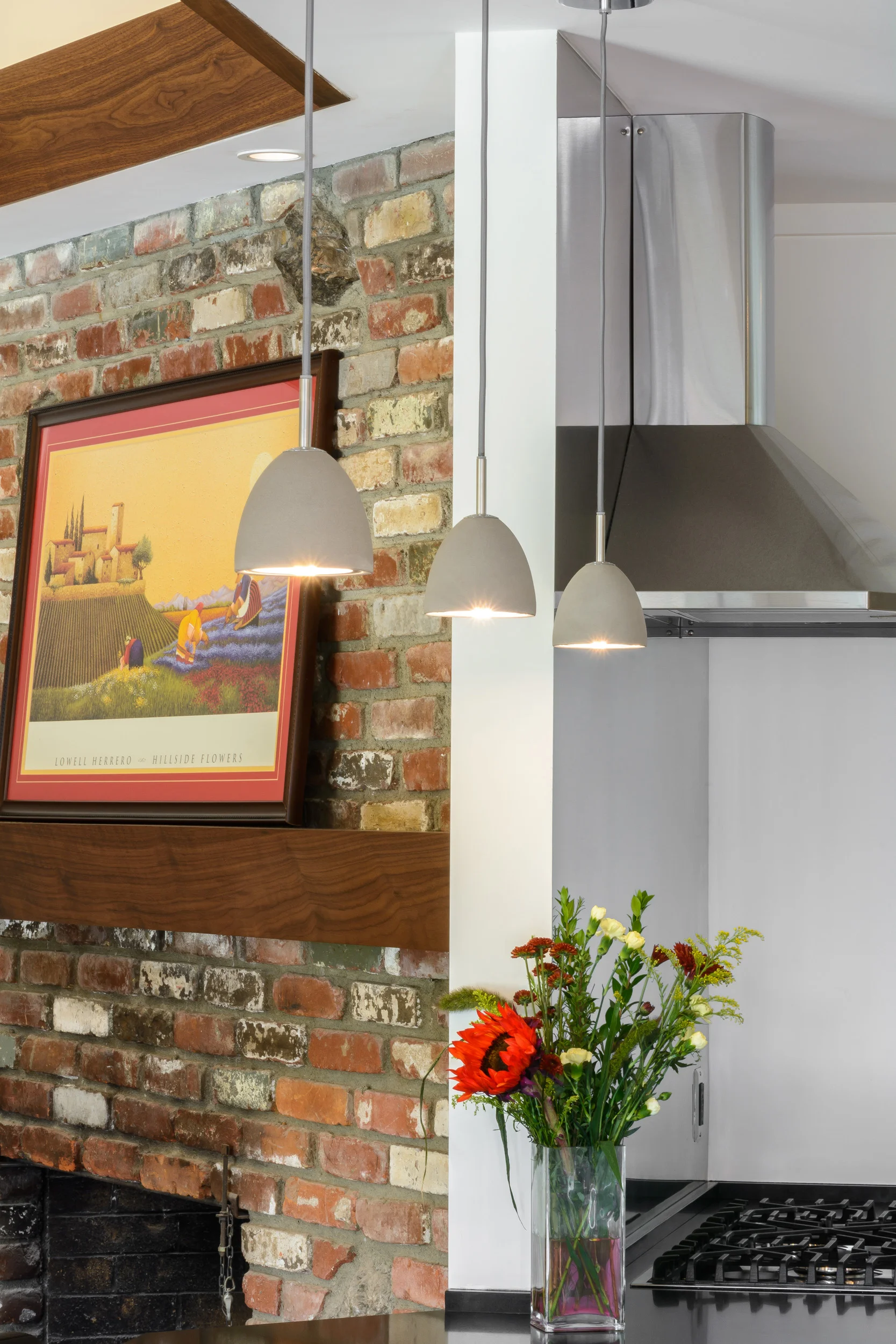 Pendant lights over kitchen peninsula