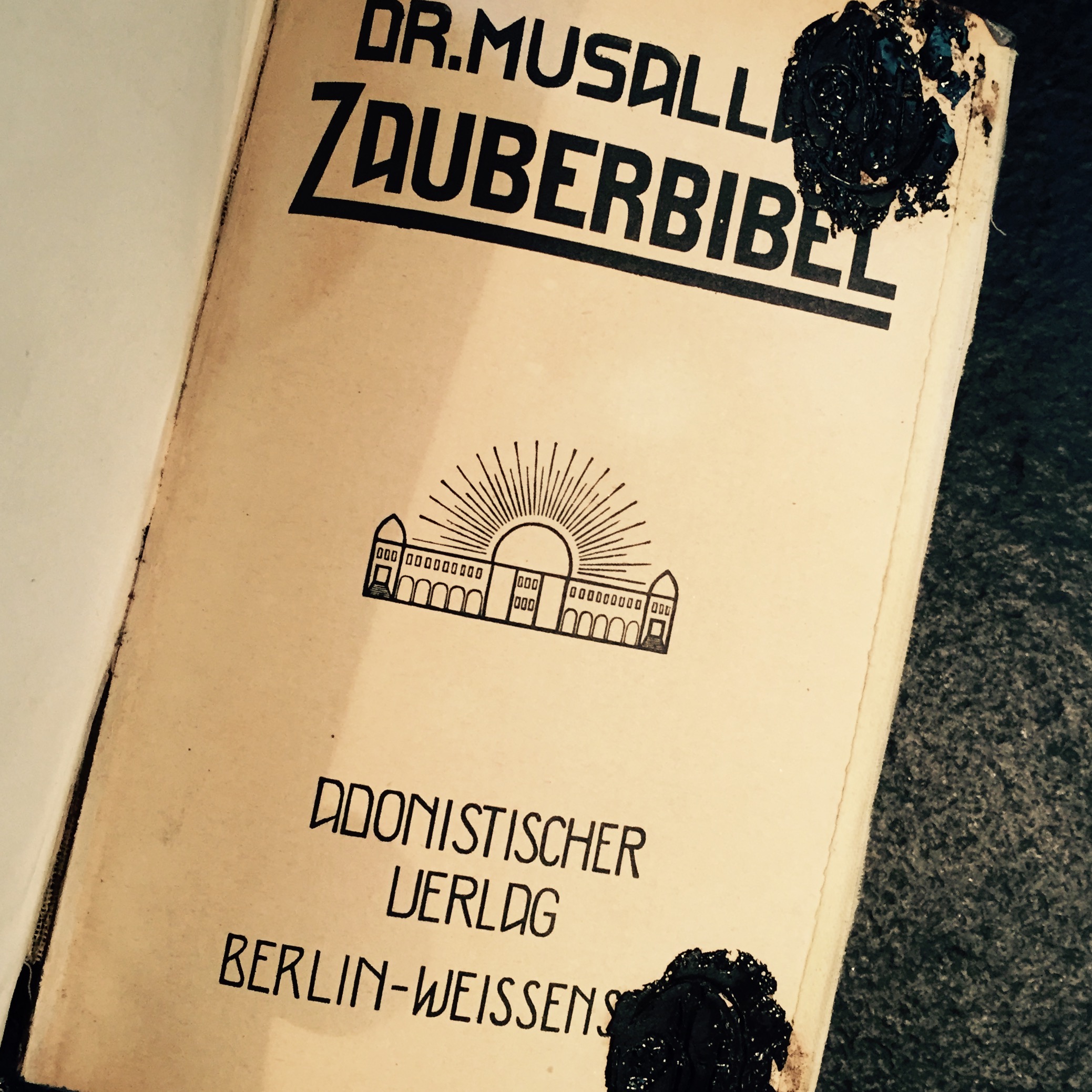 Dr.Musallam, Zauberbibel