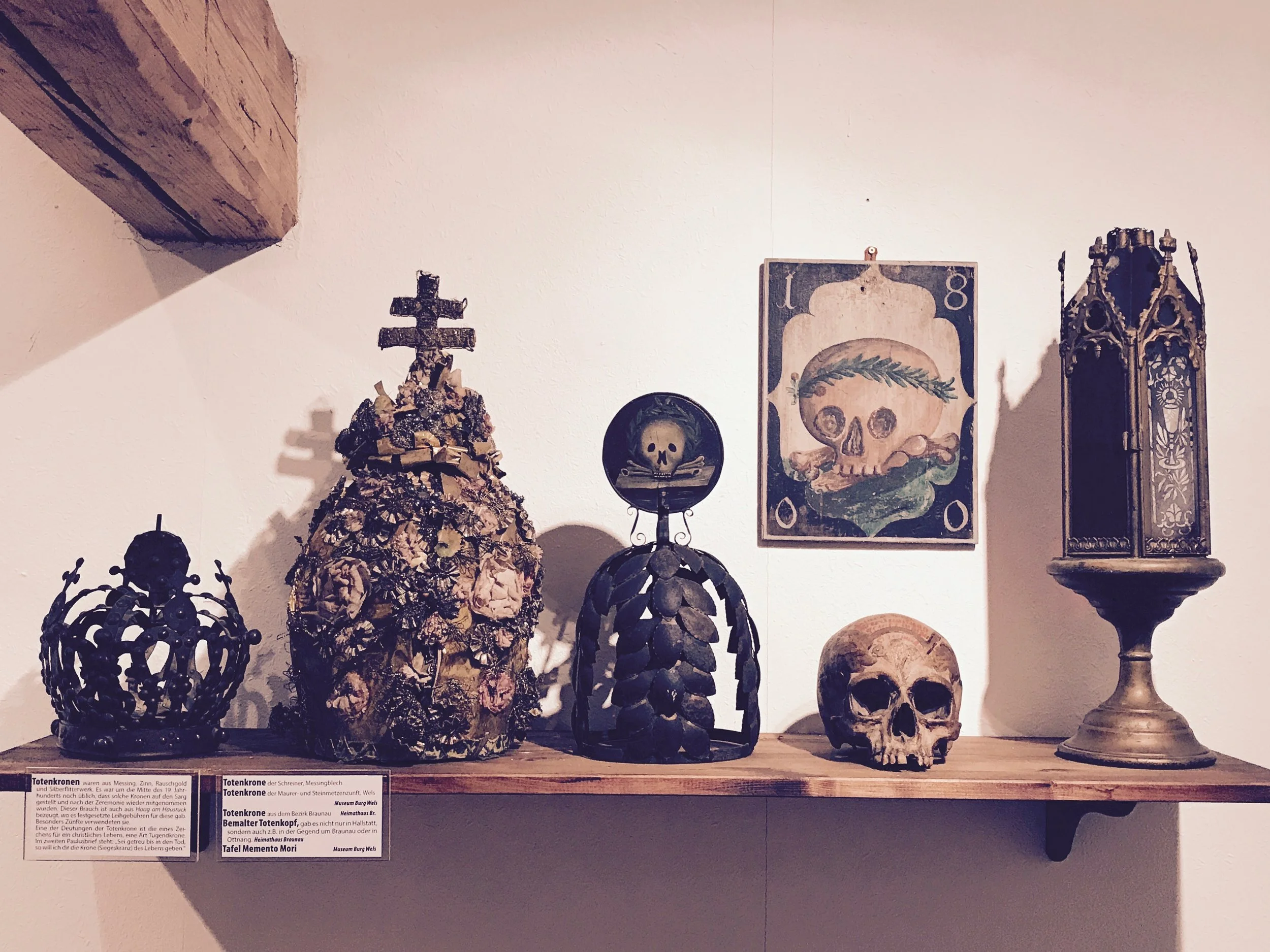 assorted folk-magical death paraphernalia