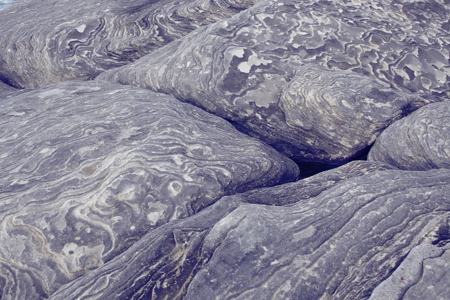 Rocks 1W.jpg