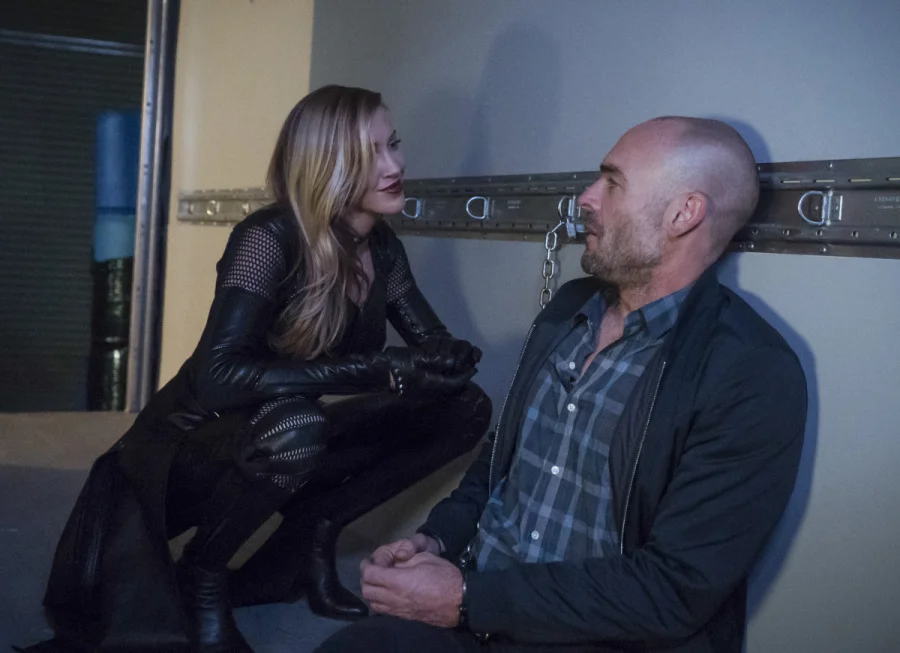 arrow-season-5-photos-3.jpg