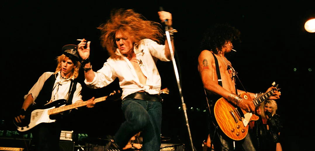 רובים ושושנים - כשהגיטרה (המזדקנת) מנסרת את הלילה