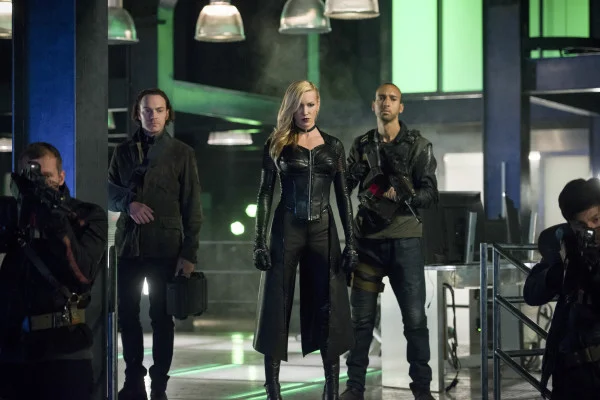 arrow-season-6-photos-6.jpg
