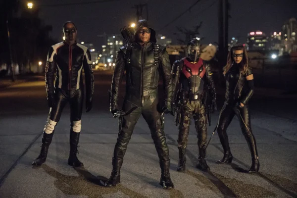 arrow-season-6-photos-54.jpg