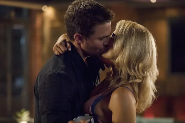 arrow-season-6-photos-32.jpg