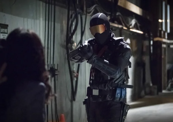 arrow-season-6-photos-5.jpg