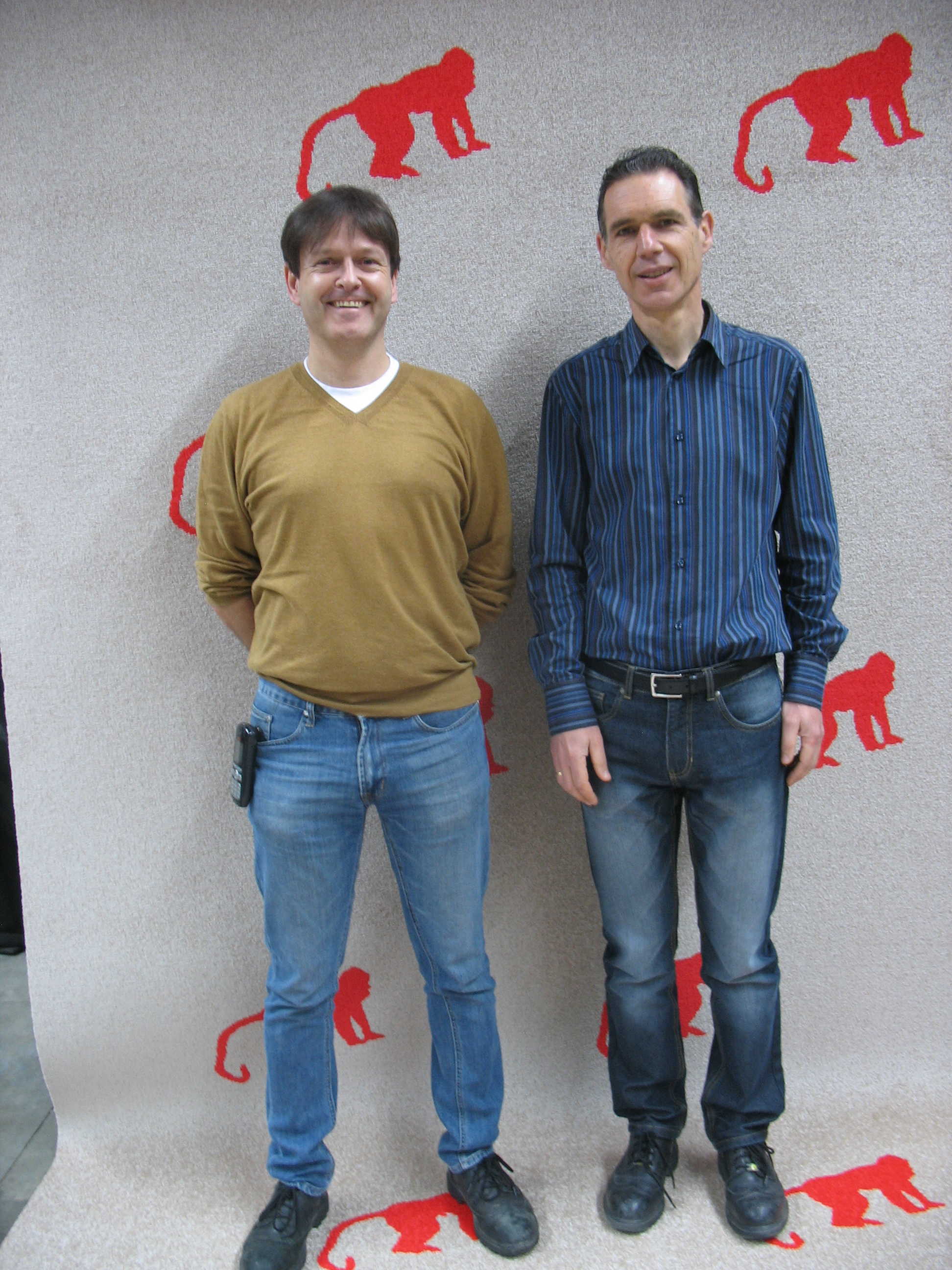 Jim Lippens (links) en zijn collega Marc Verhasselt (plant manager weverij, rechts)