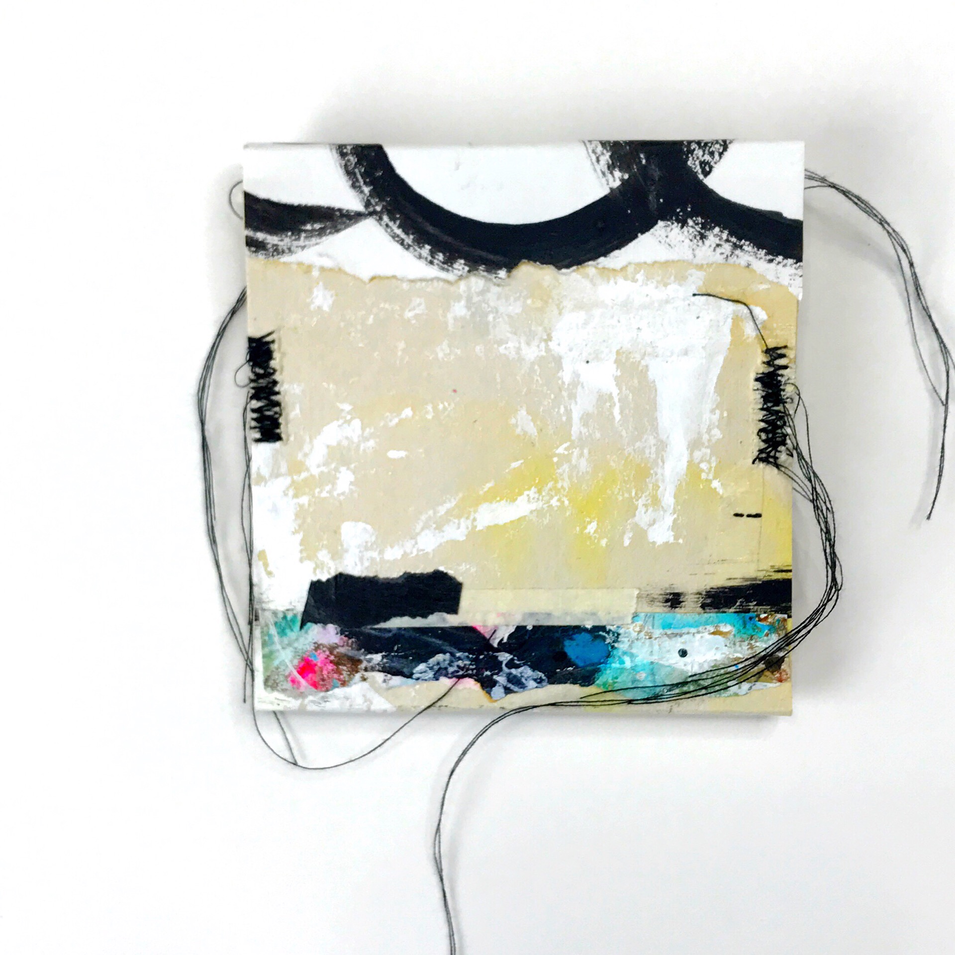 Mixed media art by Roben-Marie Smith #robenmarie #robenmariesmith #collageart #collage #minibooks #minijournals #scrapsampler #techsavvyartist #the100dayproject #100daysofworkingsmall