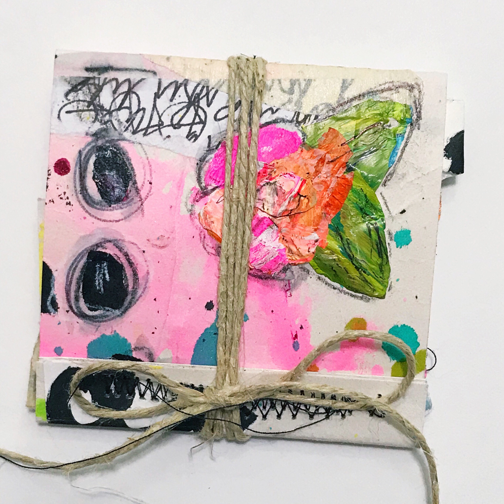 Mixed media art by Roben-Marie Smith #robenmarie #robenmariesmith #collageart #collage #minibooks #minijournals #scrapsampler #techsavvyartist #the100dayproject #100daysofworkingsmall
