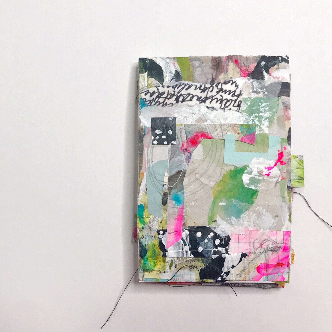 Mixed media art by Roben-Marie Smith #robenmarie #robenmariesmith #collageart #collage #minibooks #minijournals #scrapsampler #techsavvyartist #the100dayproject #100daysofworkingsmall