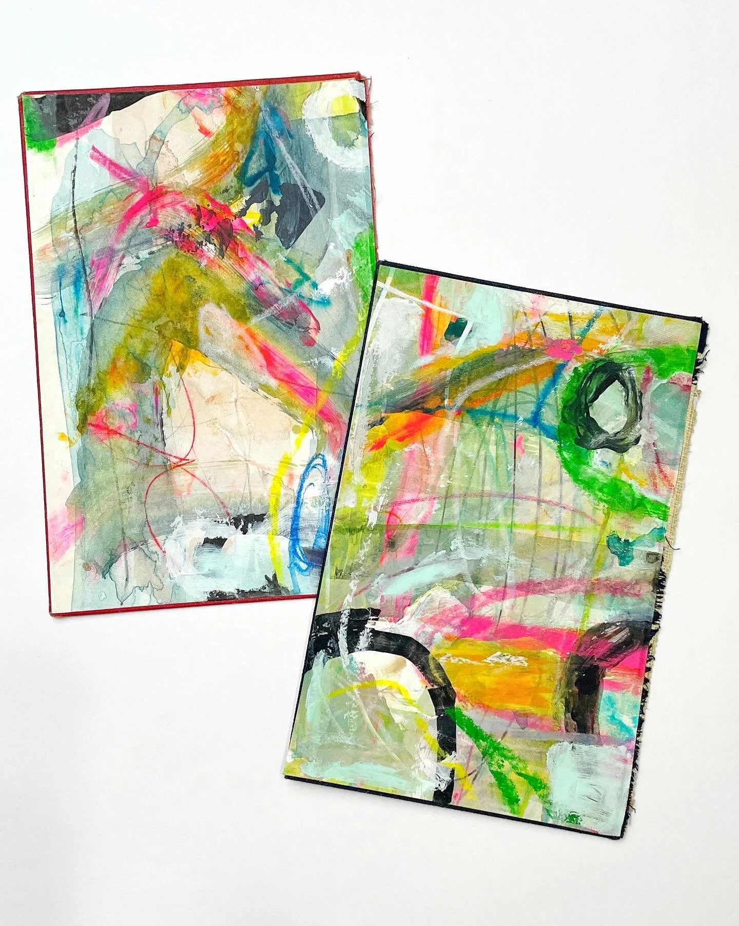 Nest Bingo prizes for July/August are all ready...one-of-a-kind painted book cover art for Nest Bingo in The Roben&rsquo;s Nest. 🪺
⠀⠀⠀⠀⠀⠀⠀⠀⠀
Each one is layered with bold marks, messy scribbles, and bursts of color&mdash;no two alike. They&rsquo;re 